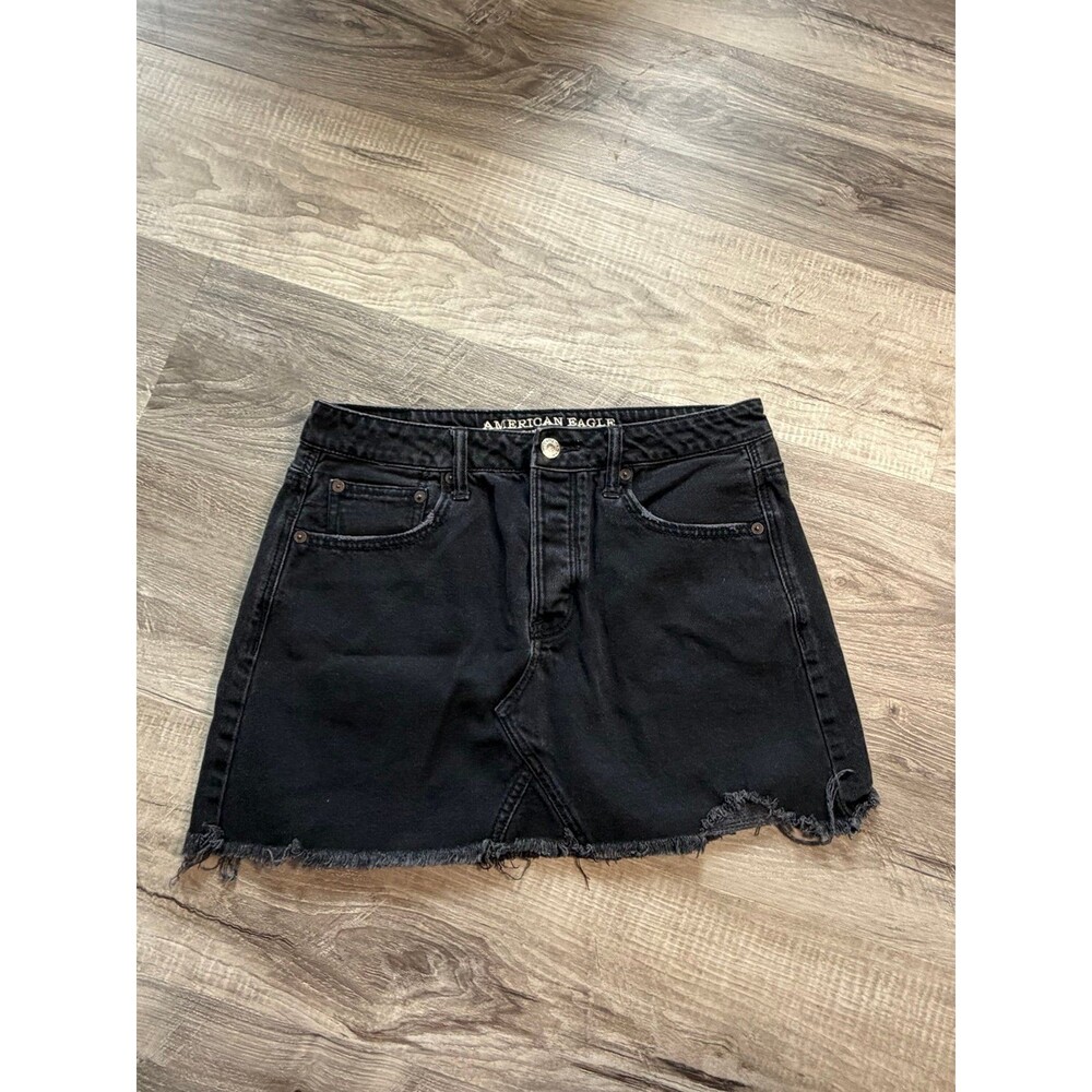 American Eagle Size 8 Black Denim Skirt Distressed Hem